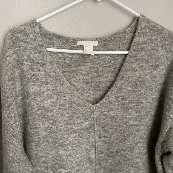 H&M Gray Wool Blend V-Neck Tunic Sweater (S) - Picture 2 of 9